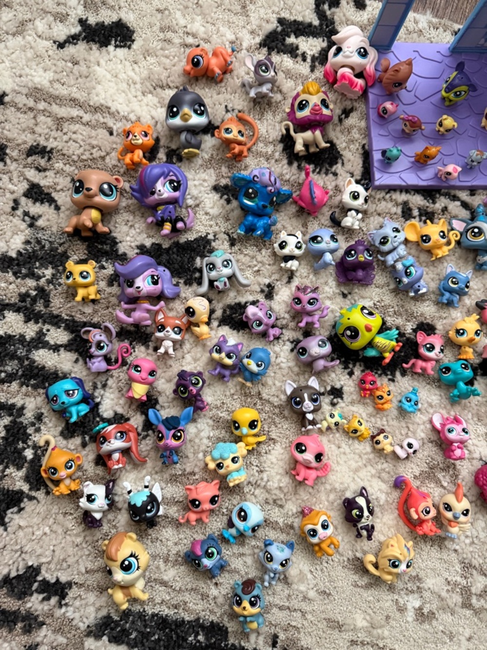Littlest Pet Shop Assorted Small Pets - Mixed Colors